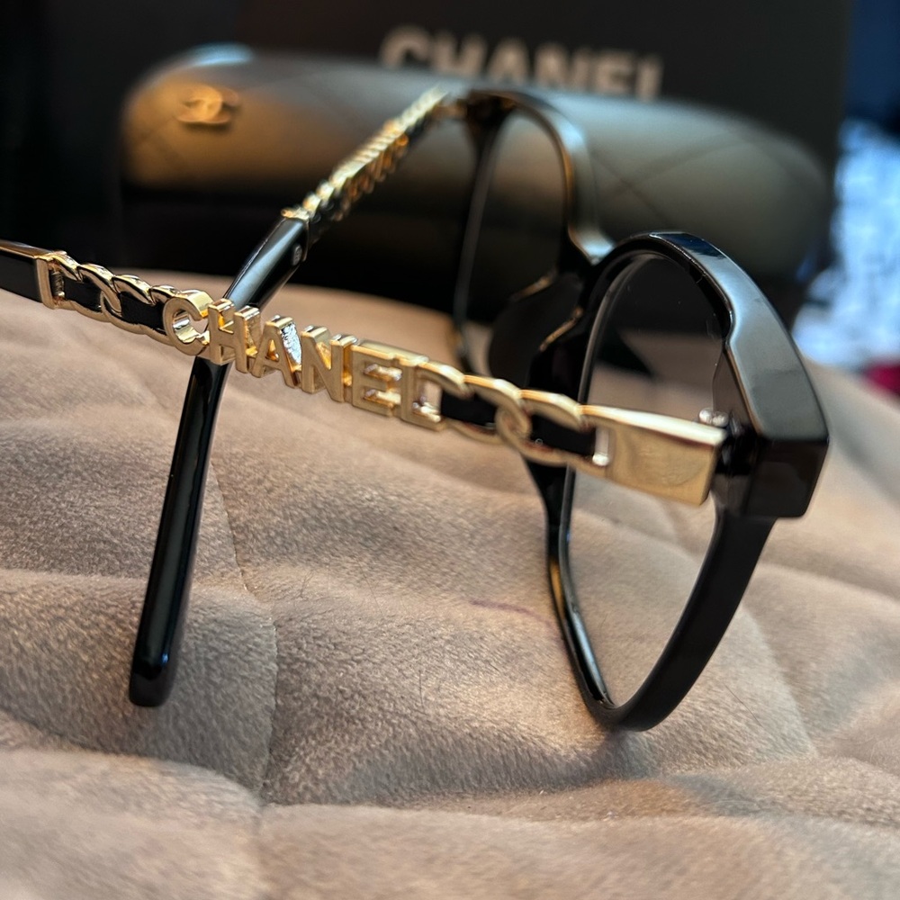 Authentic CHANEL Clear Lens Device Protection - Picture 7 of 13